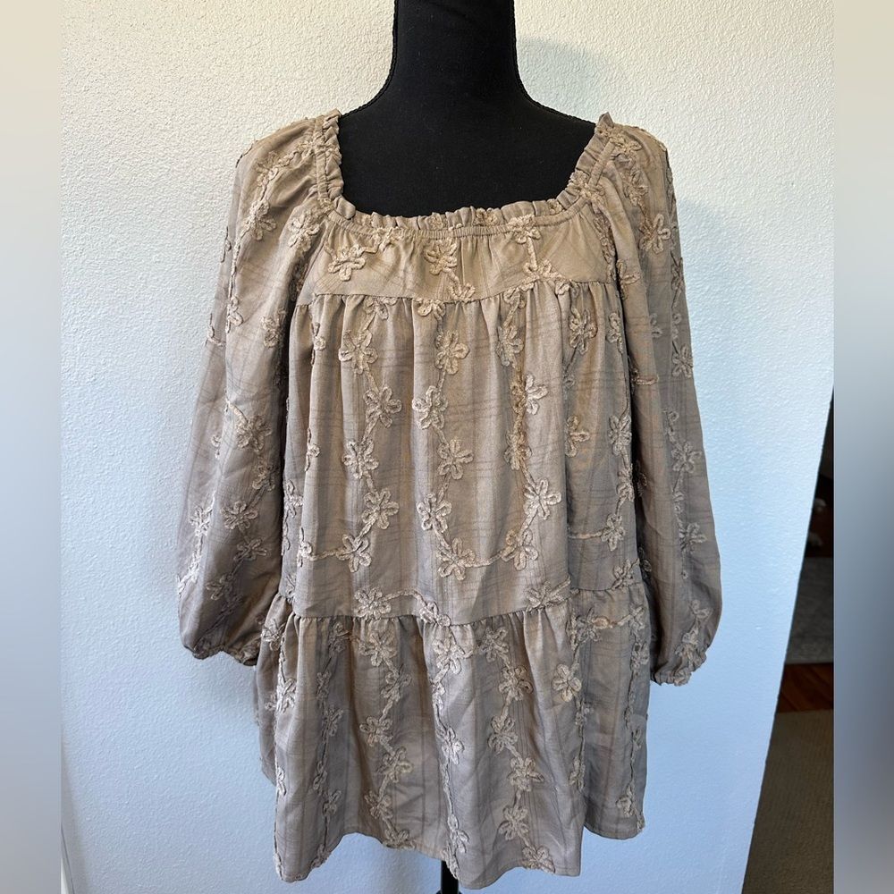 NWT** HAYDEN LA brushed floral puff sleeve top in taupe Size M - Picture 5 of 14